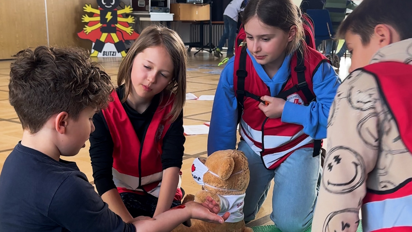 Früh übt sich: Erste-Hilfe-AG an der Grundschule Deensen
