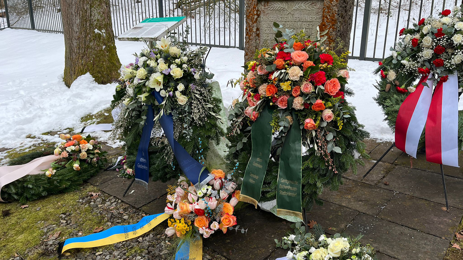 Gedenkveranstaltung in Holzen erinnert an Opfer der Zwangsarbeit und Verfolgung im Nationalsozialismus